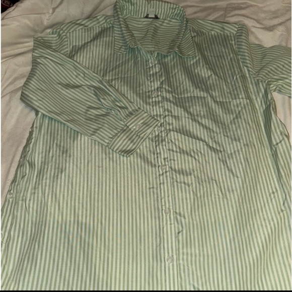 Bought from a boutique. Mint colored button up shirt - Picture 1 of 1
